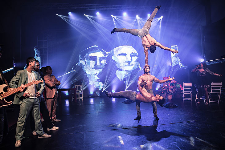 CHINA GIRL Love is stronger than blood im Deutschen Theater München am 22.02.2022 (©Foto: © Dmitry Shakhinl)